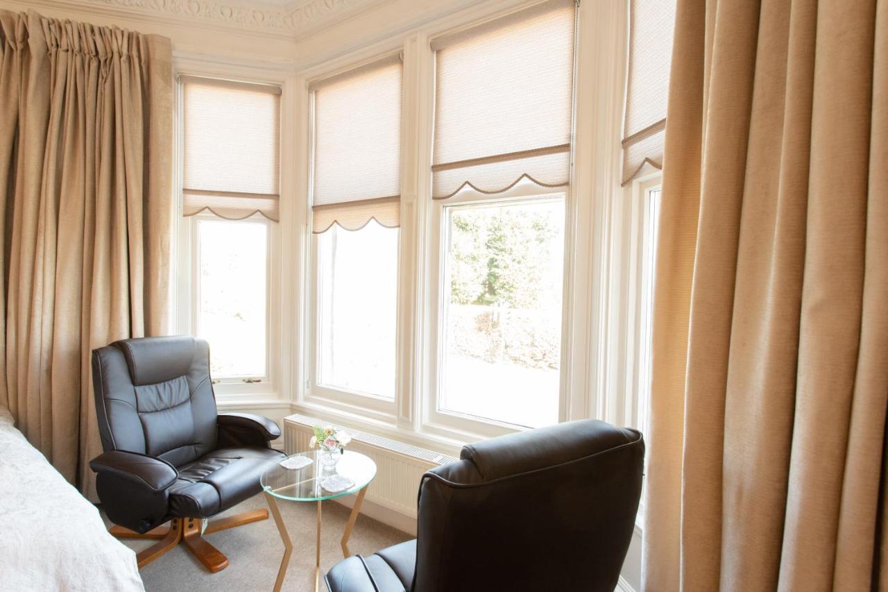 3 Bedroom Attached To Host Free Parking Apartment *