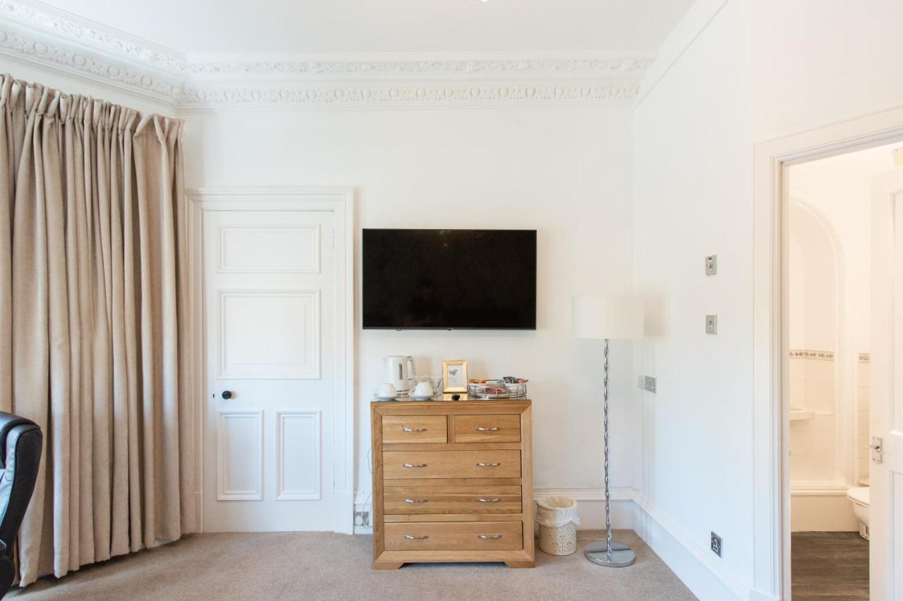 3 Bedroom Attached To Host Free Parking Apartment