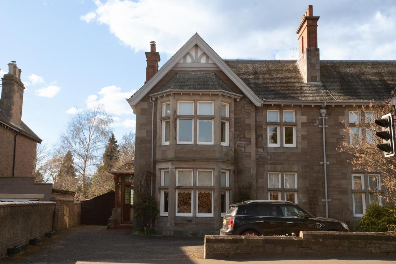 3 Bedroom Attached To Host Free Parking Perth