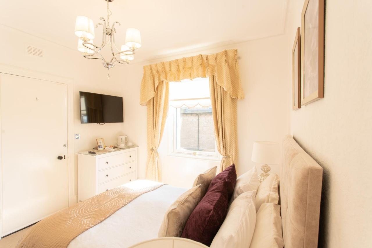 Apartment 3 Bedroom Attached To Host Free Parking *