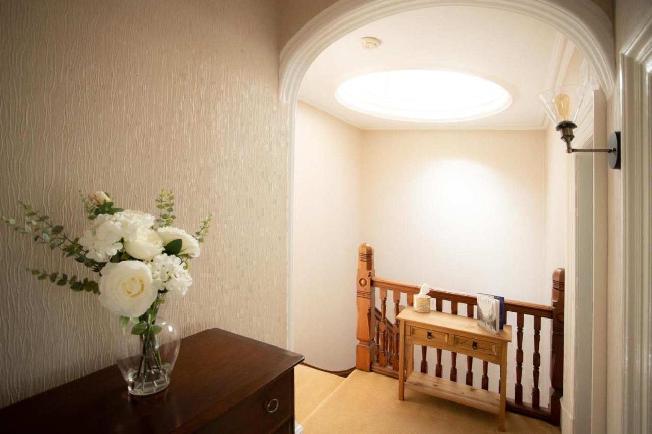 3 Bedroom Attached To Host Free Parking Apartment Perth