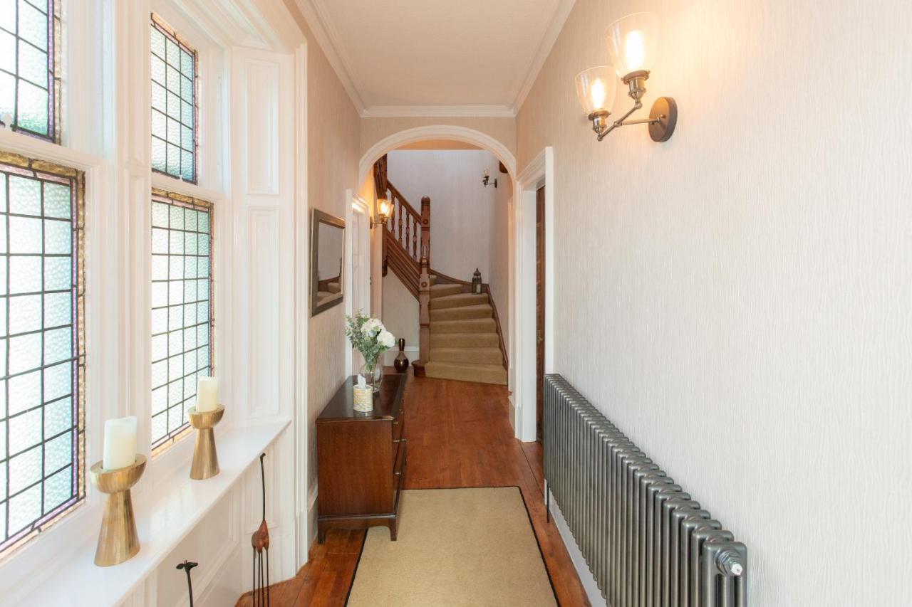 Apartment 3 Bedroom Attached To Host Free Parking *