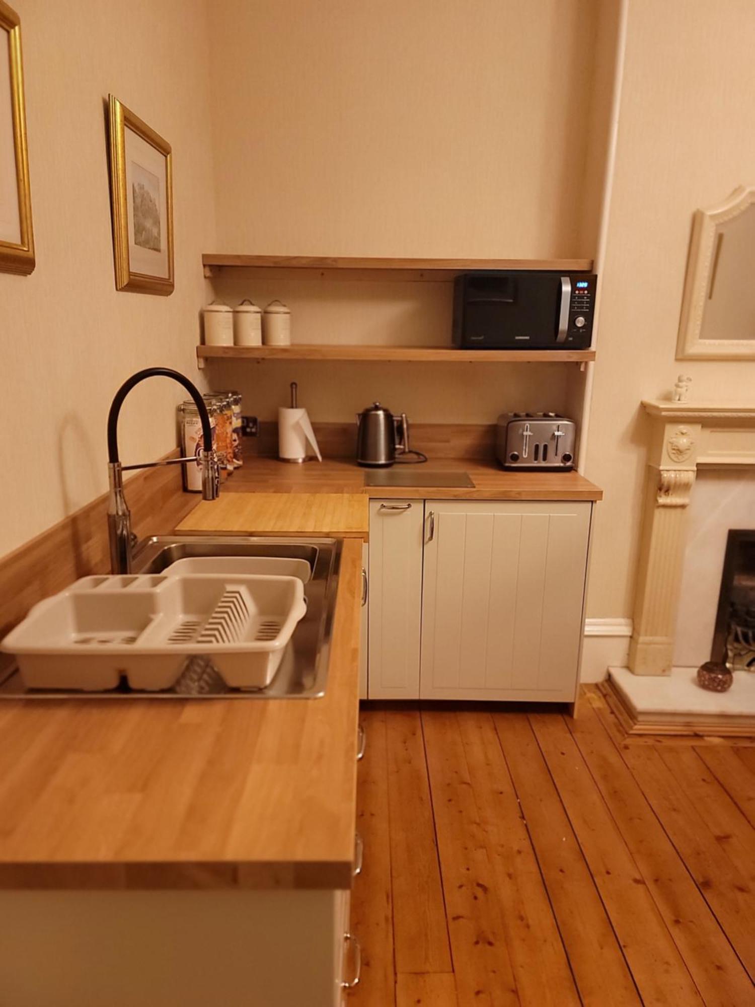 3 Bedroom Attached To Host Free Parking *