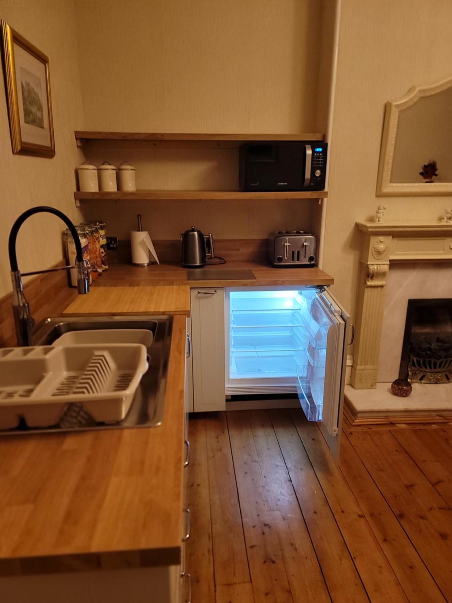 Apartment 3 Bedroom Attached To Host Free Parking Perth