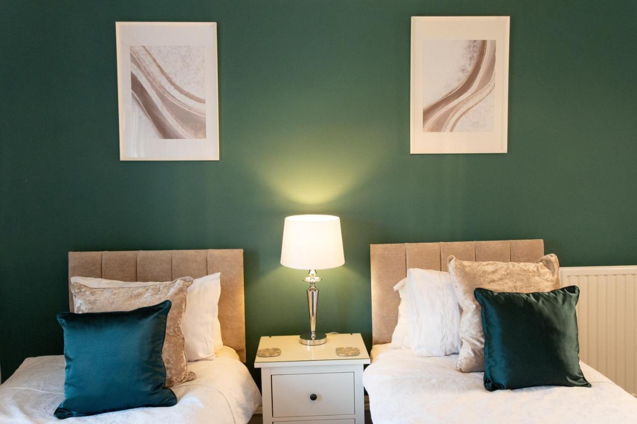 3 Bedroom Attached To Host Free Parking Апартаменты *