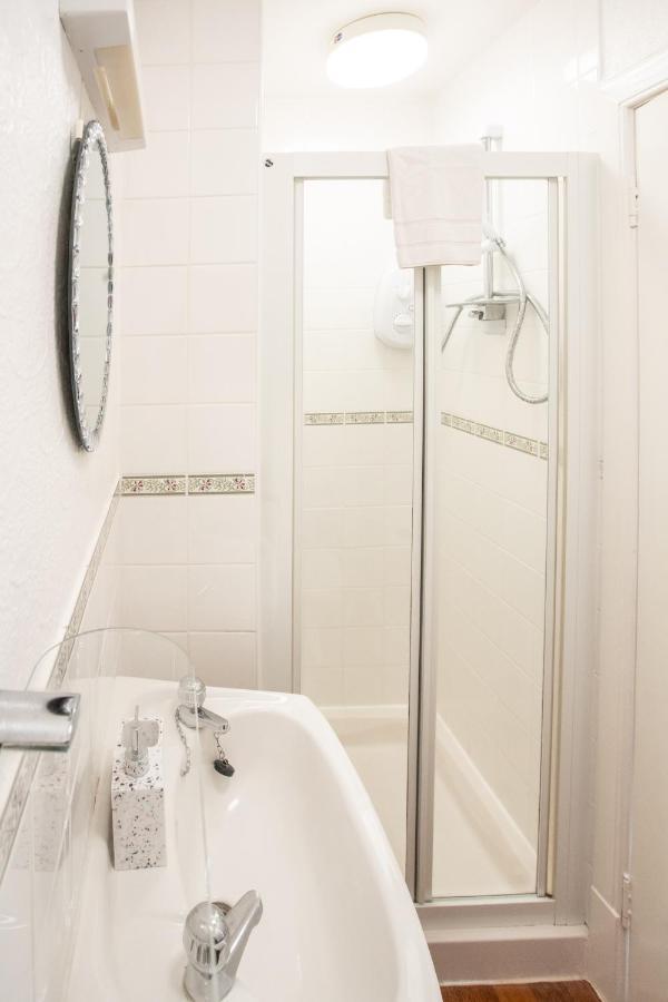 3 Bedroom Attached To Host Free Parking *